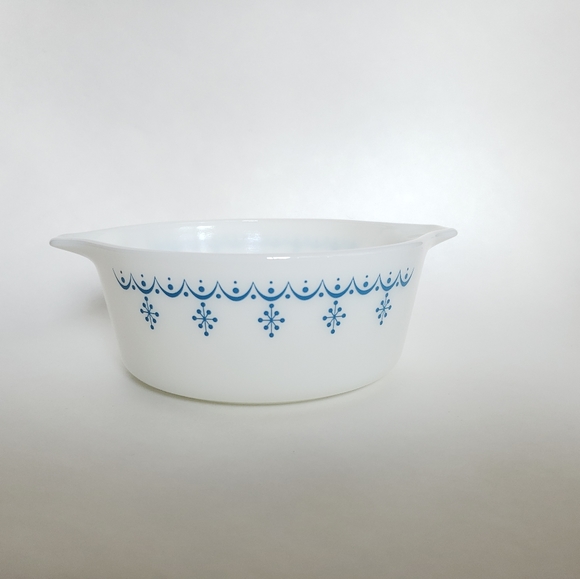 Pyrex Other - Pyrex snowflake garland milk glass dish Pyrex Other - Pyrex snowflake garland milk glass dish